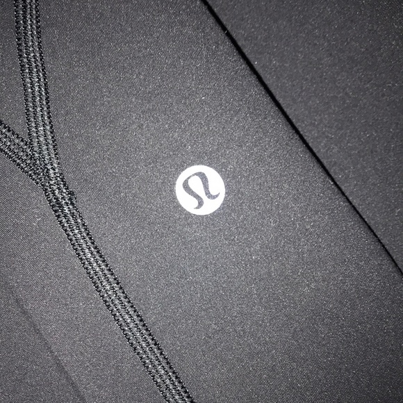 NWOT Lululemon To The Beat Tight (Everlux) 24" Black, size 4 - Picture 8 of 9